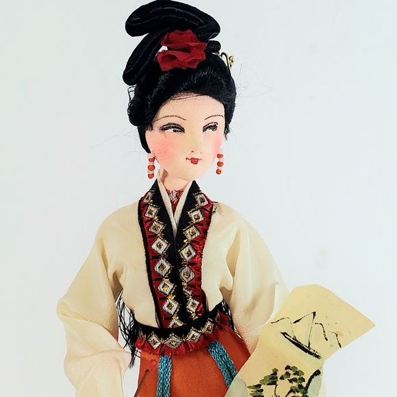 Vintage Japanese Geisha Oriental Doll On Stand Traditional Dress Holding Scroll - Picture 3 of 12